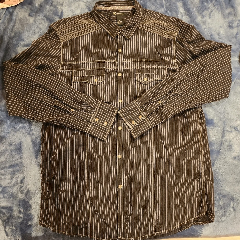 Men's long sleeve cotton snap closure shirt